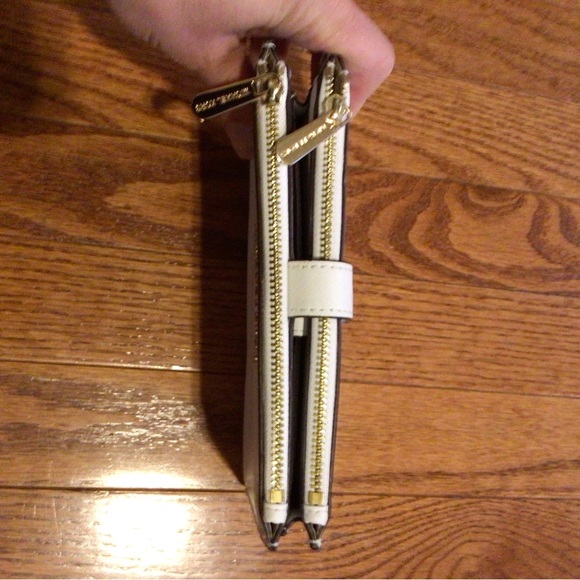 Michael Kors Jet Set Saffiano Smartphone Wallet - Picture 5 of 5